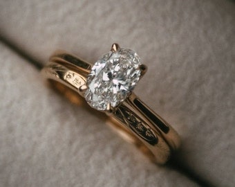 Conjunto de anillos de compromiso Moissanite de talla ovalada de 1 CT, delicado anillo de solitario ovalado con alianza de boda de oro Art Déco liso, conjunto nupcial de anillo de promesa