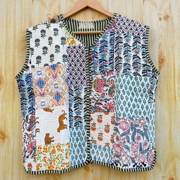 Veste indienne en patchwork sans manches faite main, veste courte matelassée cousue à la main, style patchwork indien pour femmes, veste sans manches en coton.