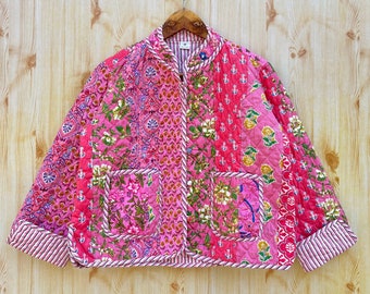 Veste matelassée vintage indienne en patchwork fait main, nouveau style, bohème, veste en coton courte feuille blanche, passepoil à rayures noires