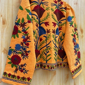 Giacca da ricamo Suzani fatta a mano arancione scuro, cappotto da giacca invernale, cappotto da donna, giacca corta Suzani, giacca Suzani in tessuto TNT, vestaglia immagine 10