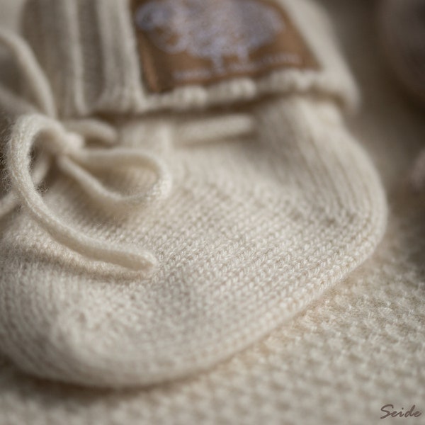 Kaschmir Babysocke, 100% Bio ungefärbte Kaschmirwolle, Erstlingssocken,  the good cashmere standard ®