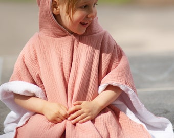 Personalisierbarer Musselin Frottee Badeponcho für Kinder im Alter von 2-5 Jahren aus 100% GOTS Bio Baumwolle