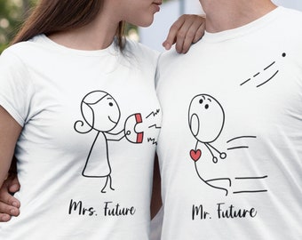 Personalisiertes Pärchenshirt Valentinsshirt - Valentinsgeschenk – Verlobungsgeschenk-minimalistisches, bestes Geschenk für Ihn und Sie