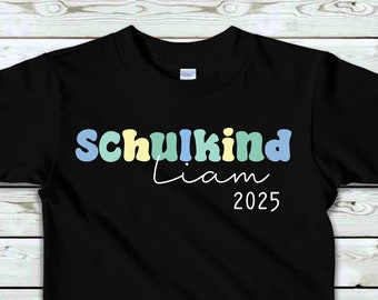 Schulkind Shirt bunt/blau personalisiert mit Namen und Einschulungsjahr für Jungen/Schulanfang Einschulung/Erste Klasse Shirt