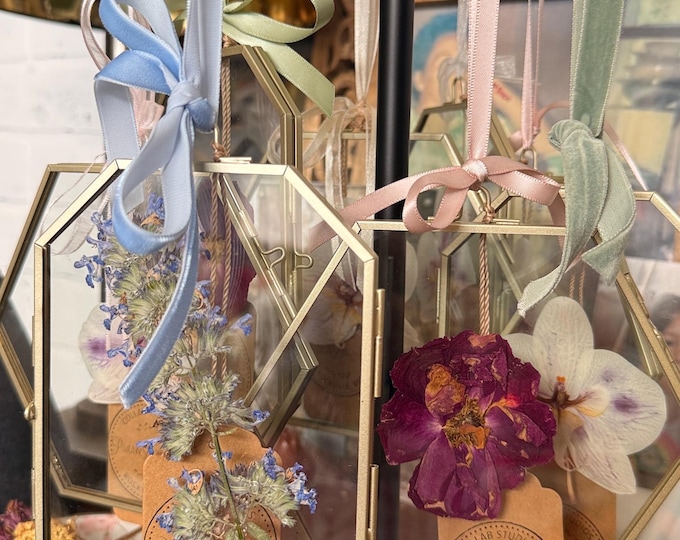 Featured listing image: Framed Pressed Flowers & 4Leaf Clovers