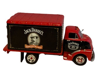 Matchbox Collectibles Platinum Edition—Jack Daniel 1948 GMC COE Box Truck