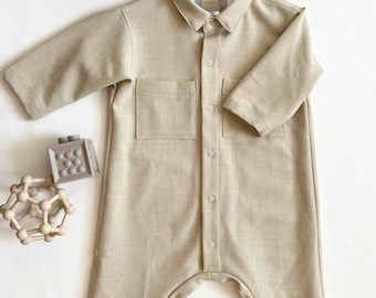 Kawa handgemaakte casual overall met stenen kraag voor baby/peuter – unisex slouchy overall met zakdetail. Romper/Jumpsuit/Vluchtpak