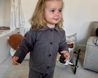 Chaqueta de pana para bebé hecha a mano: prenda unisex gris pizarra