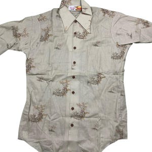 Vintage 70s Van Huesen button front short sleeve shirt. Dead stock, never worn. Made in the USA. Lightweight. Measures as a men’s S/M.