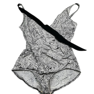 Vintage 80s/90s Stewart One-Piece Swimsuit – Black & White – Size 14 (S/M) – Made in USA. Summer pool season
