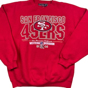 Sudadera vintage de cuello redondo de los San Francisco 49ers, NFL, 1995, roja y dorada. Hecha en EE. UU. Etiquetada como XL. 61 cm de axila a axila, 73 cm de largo.