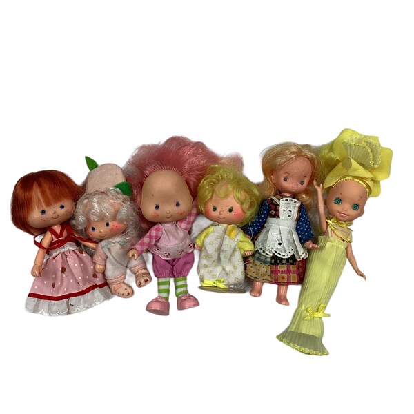 Vintage strawberry shortcake dolls set of 6. 1970s/80/90s. Includes four strawberry shortcake dolls with two additions. 3 to 8 inches high