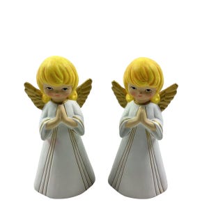Vintage praying Angels mid century figurine set of two. Made in Korea. 6 1/2 inches high. 60s/70s.