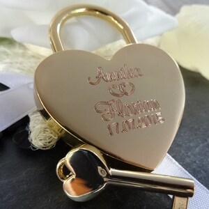 Liebesschloss mit Gravur und Schlüssel, Herzschloss Vorhängeschloss personalisiert mit Wunschtext Valentinstag Geschenk, Hochzeitsgeschenk Bild 3