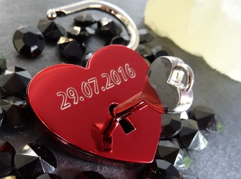 Liebesschloss mit Gravur und Schlüssel, Herzschloss Vorhängeschloss personalisiert mit Wunschtext Valentinstag Geschenk, Hochzeitsgeschenk Bild 4