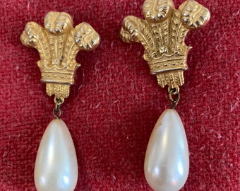 Vintage Etruscan Style Pierced Gold Tone Pearl Drop Earrings