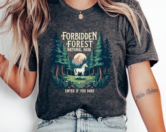 Maglietta Foresta Proibita, Maglietta Magica, Maglietta per Fan dei Maghi, Felpa per Fan dei Maghi, Regalo per Maghi Magici, Regalo per Amante dei Libri Fantasy