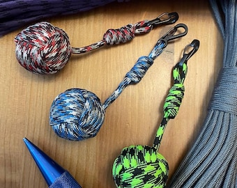 Paracord Monkey Fist Keychain - Assorted Colors - Gray Mini Carabiner Clip