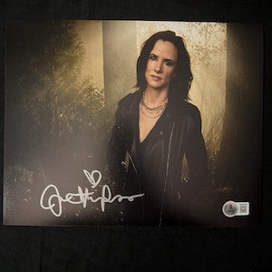 Juliette Lewis signed Yellowjackets 8x10 photo W/ Beckett COA