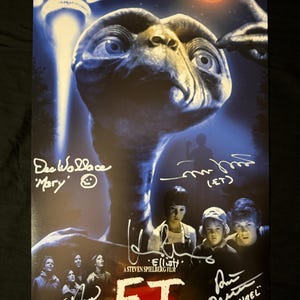 Henry Thomas, Dee Wallace, C Thomas Howell, Robert MacNaughton, Matthew Demeritt signed E.T. 11x17 photo W/ JSA COA