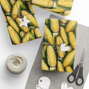 Carta da regalo con mais fresco, carta da regalo vegetale con motivo illustrato realistico di mais giallo, confezione regalo di Agnes Pembroke
