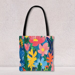 Sac fourre-tout personnalisé avec imprimés floraux uniques Sac à bandoulière tendance Idéal pour école ou ordinateur portable Sac à main Fleurs d'été par Agnes Pembroke