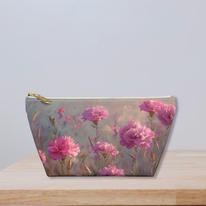 Bolsa para acessórios com estampa de flores de cravo, fundo em T ou fundo plano, bolsa para cosméticos, coleção de maquiagem, bolsa para mulheres por Agnes Pembroke