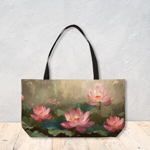 Sac fourre-tout de week-end fleurs de lotus roses, cadeau personnalisé pour elle avec poignée durable, sac fourre-tout design unique par Agnes Pembroke