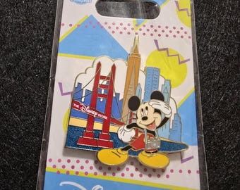 2026 Disney Store NYC Mickey Mouse Pin – Empire State Building Pin-on-Pin – Limited Edition LE 1000 Disney Pin