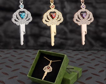 Collar con llave de corona: Joyería con jaula de piedras preciosas, regalo original.