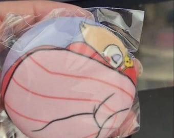 EN MANO Royal Hineyness - Botón de peluche Luci