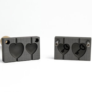 Bead press two hearts with key embossing