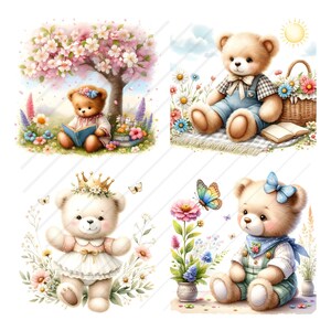 Op de afbeelding: Vier illustraties van teddyberen in verschillende omgevingen. De eerste toont een teddybeer die een boek leest onder een roze bloeiende boom. De tweede toont een teddybeer die op een deken zit met een boek en een mand met bloemen. De derde toont een teddybeer die een kroon en een witte jurk draagt. De vierde toont een teddybeer die een overall en een blauwe bandana draagt.