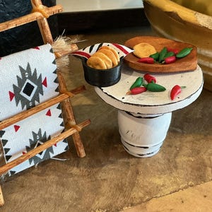 Mini Fry Bread & Chili Scene – Handmade Native Inspired Dollhouse Food Display – Southwest Miniature Decor
