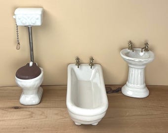 1:12 Scale Dollhouse Bathroom Set – Clawfoot Tub, Sink, Toilet – Vintage Miniature Furniture