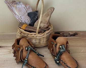 Rustic Miniature Scene – Alaskan Birch Bark & Driftwood Basket with Leather Moccasins – Natural Woodland Decor