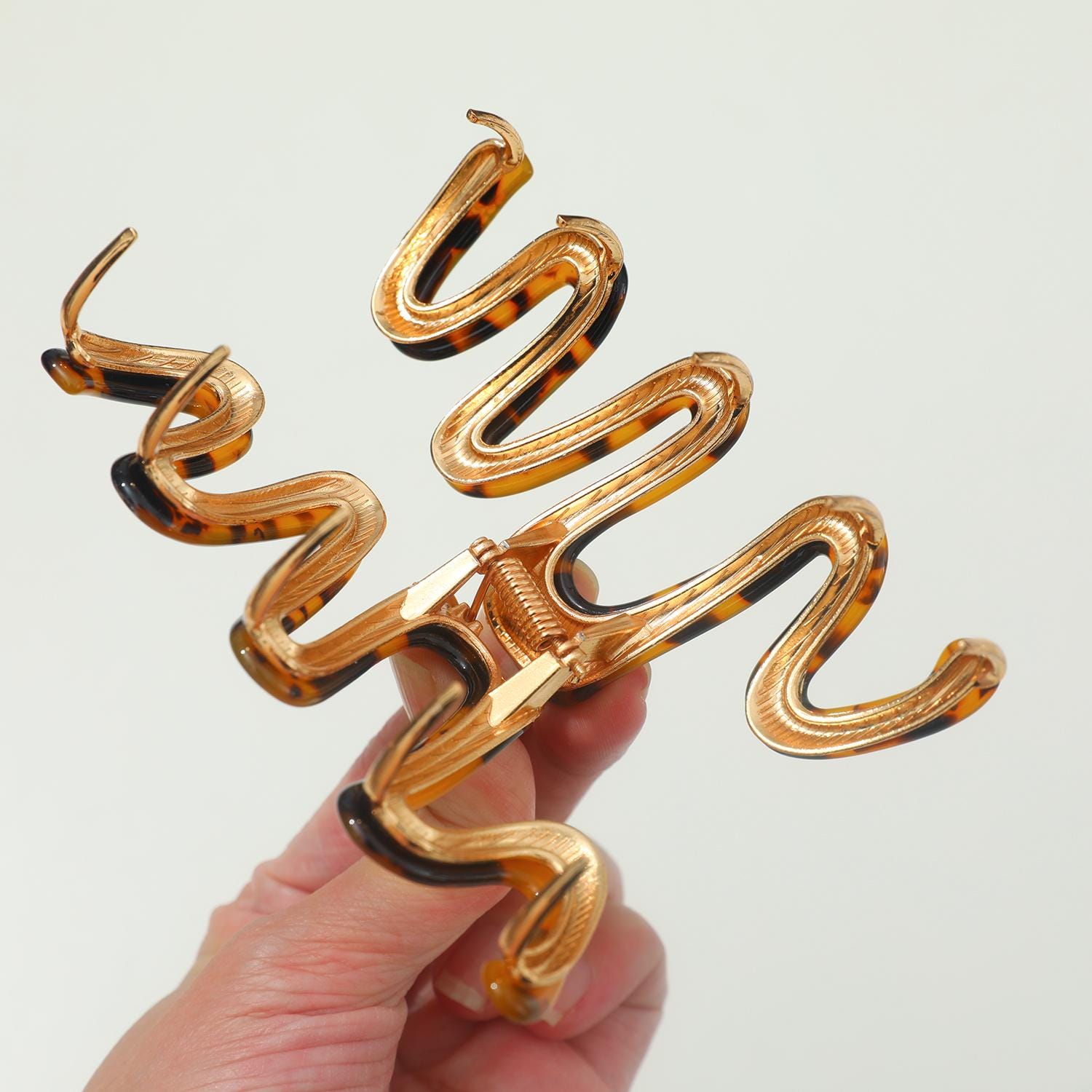 Willow Core | Large Squiggle Metal Claw Clip, Classic Claw Clip, Gifts for her, Bridal, Bridesmaid, Cellulose Acetate, Eco-Friendly