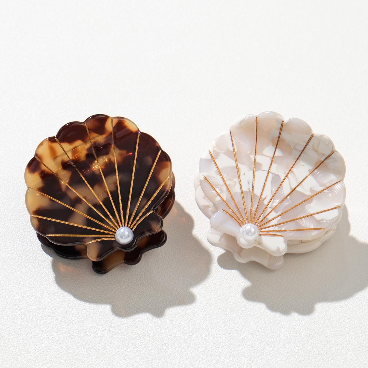 Pearl Vintage Snow Seashell Claw Clip - Small
