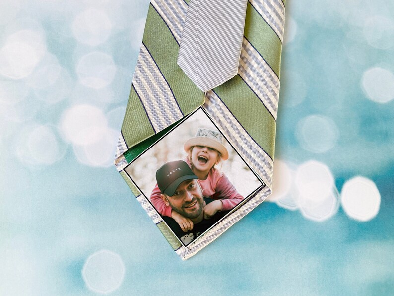 Étiquette de cravate papa PHOTO SEULEMENT, écusson photo pour cravate, cadeau pour le père de la mariée, père du marié, écusson photo pour costume, écusson autocollant pour cravate image 1