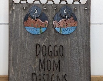 Pendientes de madera grabados con láser de noche de montaña - pintados a mano - teñidos a mano - pendientes de poste - pendientes de clip - pendientes colgantes -personalizables