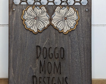 Pendientes de madera grabados con láser floral - pintados a mano - teñidos a mano - pendientes de poste - pendientes de clip - pendientes colgantes - personalizables