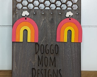 Pendientes de madera grabados con láser Rainbow Cloud - Pintados a mano - Teñidos a mano - Pendientes de poste - Clip en pendientes - Pendientes colgantes - Personalizables