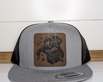 Gorra con parche de cuero personalizada • Gorra de camionero personalizada • Gorra grabada con láser • Regalo para el Día del Padre • Gorra personalizada con logotipo • Gorra de visera plana