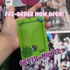 Alien Cat Arylic Photocard Holder (PREORDER)