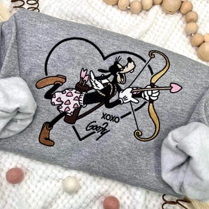 L'arciere più buffo dell'amore, ispirato a Pippo, Cupido, San Valentino, ispirato alla serata degli innamorati, maglione ricamato