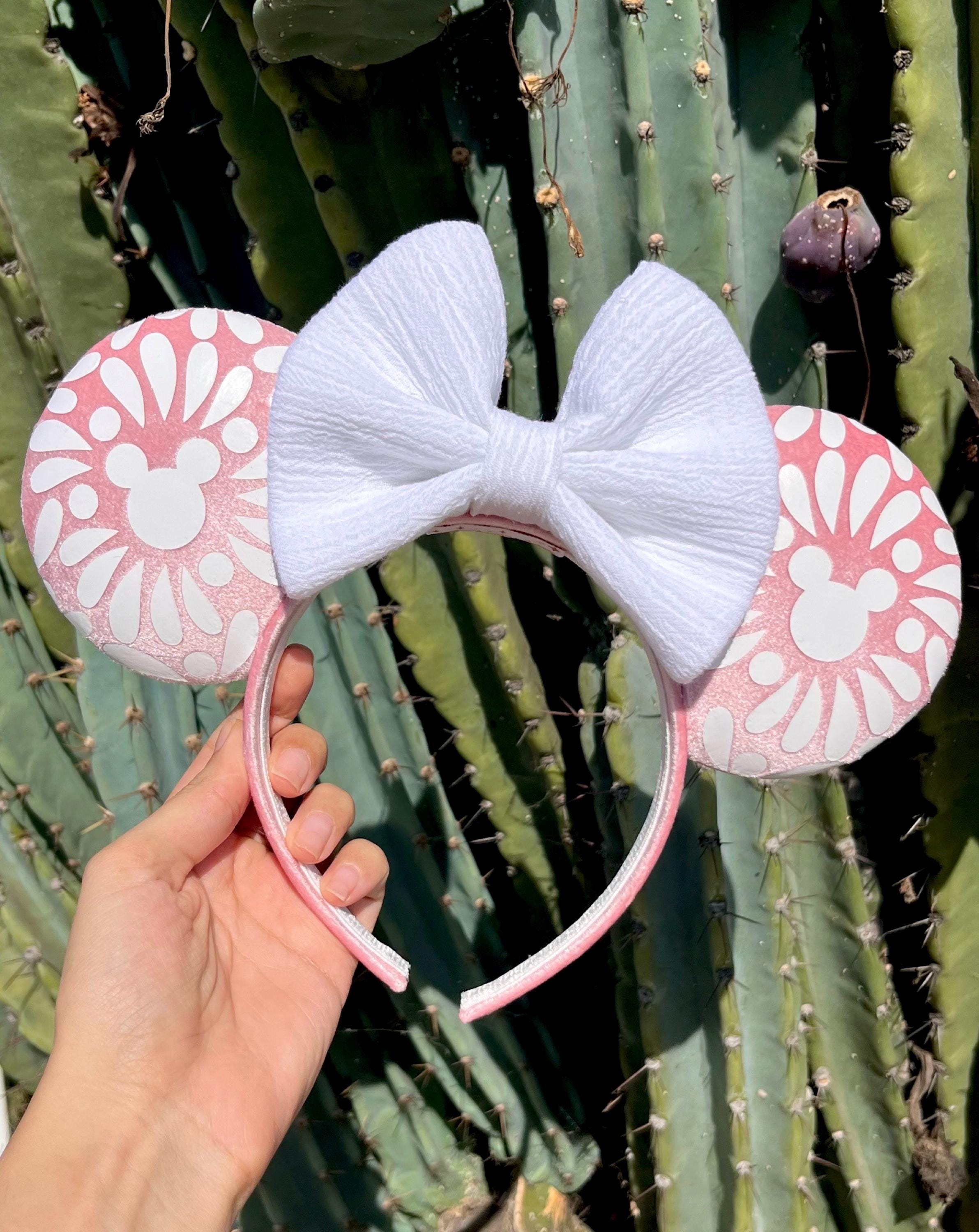 Terra-mex Talavera Rosa Con Blanco, Minnie Mouse Inspired  display picture 1