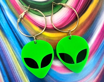 Pendientes alienígenas verdes / Regalos OVNI / Pendientes OVNI / Pendientes de declaración extravagantes / Extraterrestres / Pendientes de festival / Regalos alienígenas