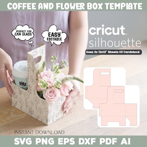 Op de afbeelding: Een beige koffie- en bloemendoos sjabloon met bloemmotieven, met een koffiekopje en roze bloemen. De tekst "COFFEE AND FLOWER BOX TEMPLATE" en "INSTANT DOWNLOAD" zijn zichtbaar. Compatibel met Cricut- en Silhouette-machines.