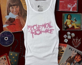 My Ceramic Romance Pinkes Grafik Tank Top | Pop Punk geripptes tailliertes Damen Tank | Vintage inspiriert | Magdala Saint Y2K Alt Style Band T-Shirt