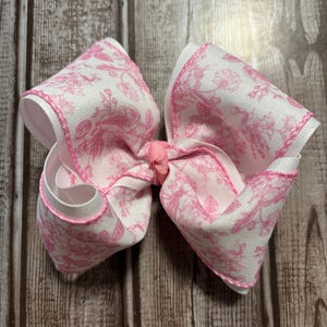Rosa und weiße Blumenschleife | Boutique Haarschleife für Baby Mädchen, Kleinkind oder Neugeborene | Weiches Nylon Stirnband oder Clip | Baby-Dusche-Geschenk
